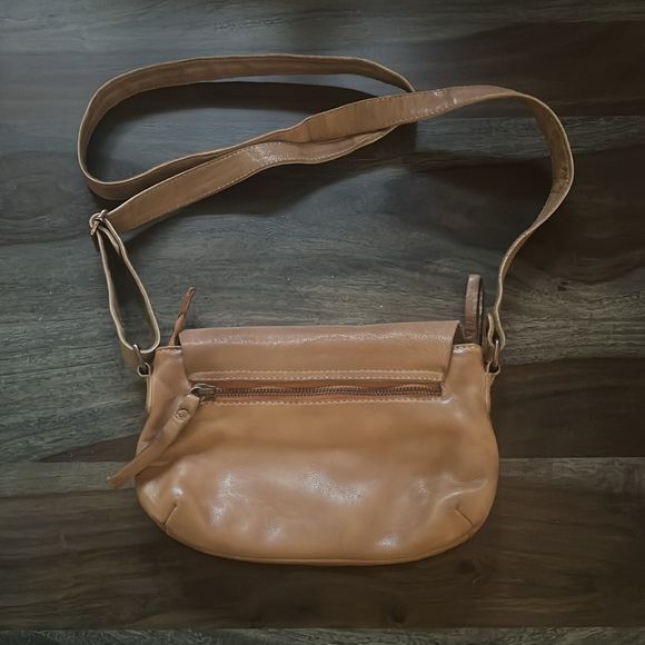 Dudu Caramel Tan Leather Crossbody Bag - Picture 5 of 12
